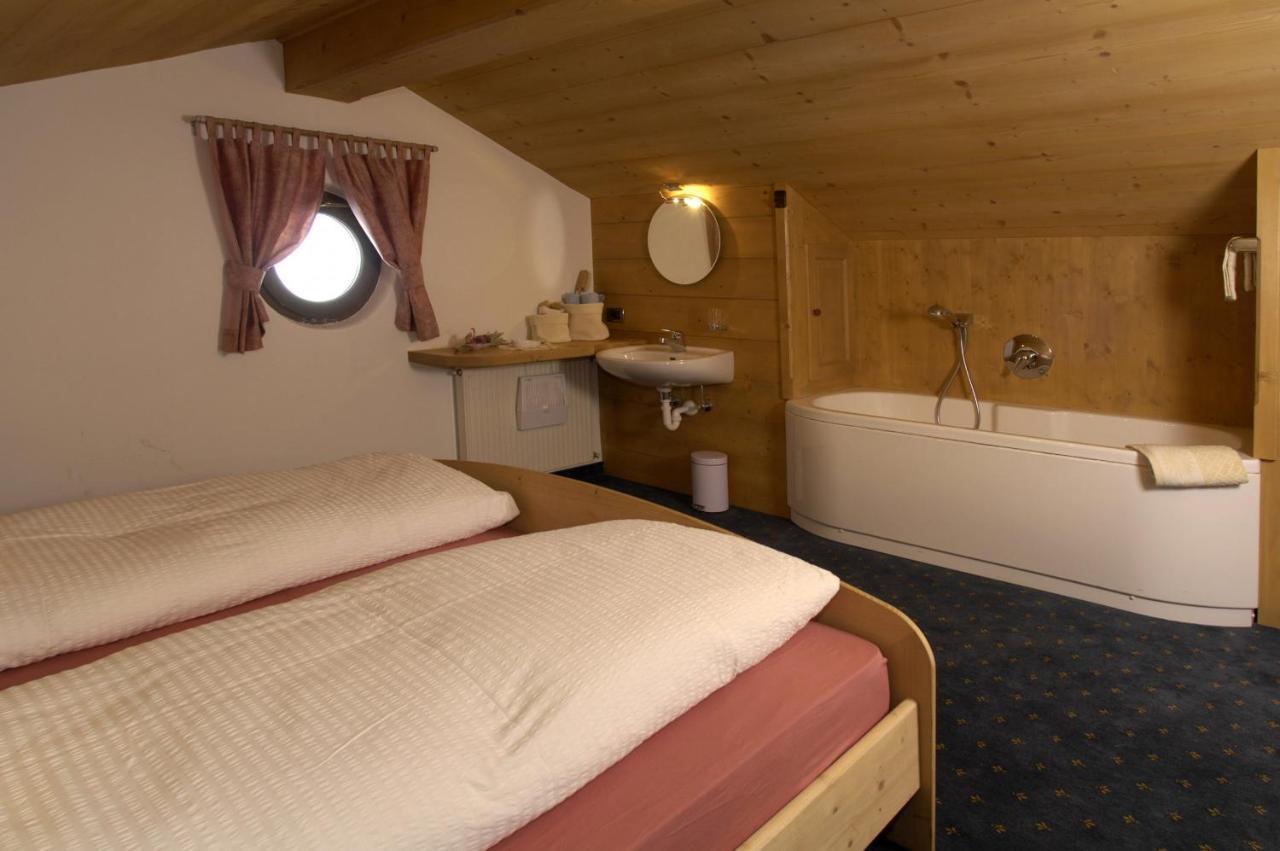 Agriturismo Apartments Tuene Ortisei Extérieur photo