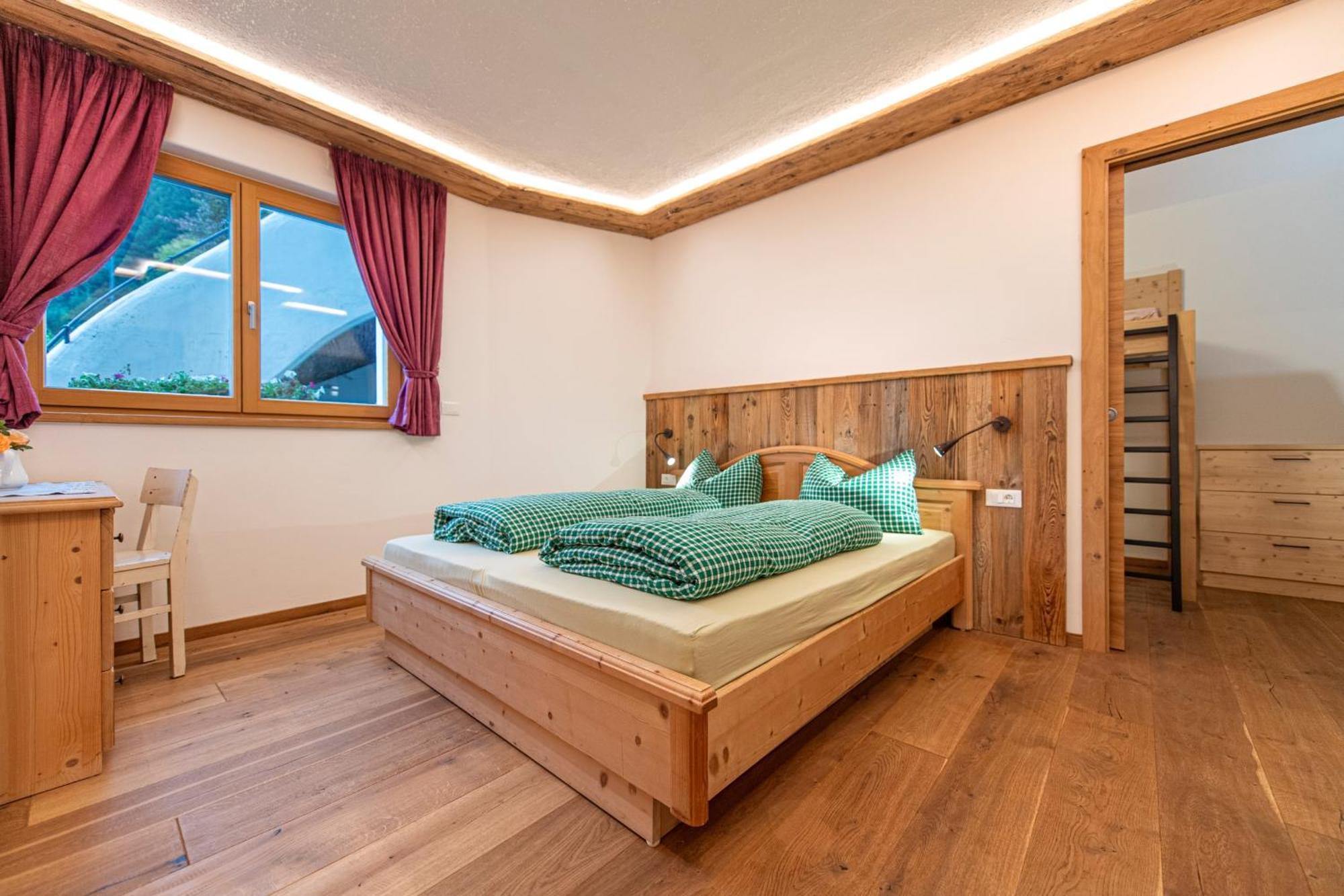 Agriturismo Apartments Tuene Ortisei Extérieur photo